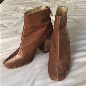 Zara dusty rose pink velvet ankle bootie